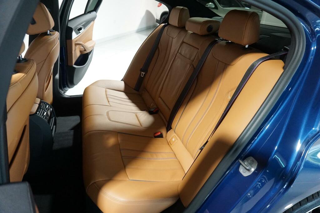 BMW 5 Series M Sport Touring Blue #10