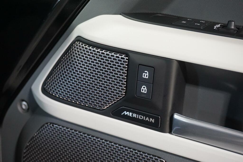Land Rover Defender 110 D250 110 Se  #19