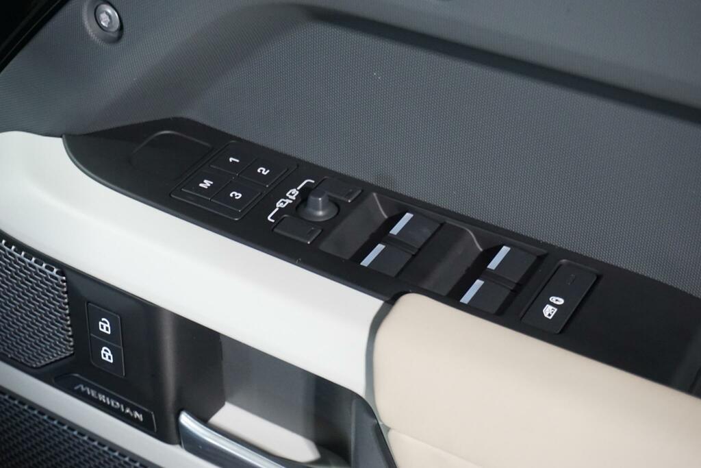 Land Rover Defender 110 D250 110 Se  #63
