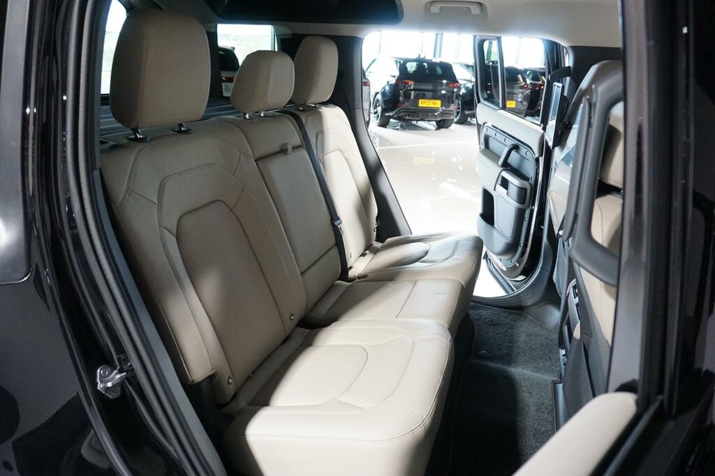Land Rover Defender 110 D250 110 Se  #54