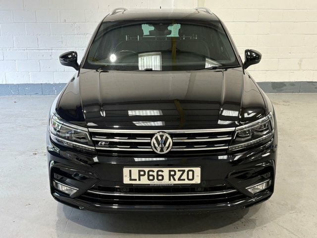 Volkswagen Tiguan 2017 2.0 Tdi Bluemotion Tech R-line Suv LP66RZO Black #4