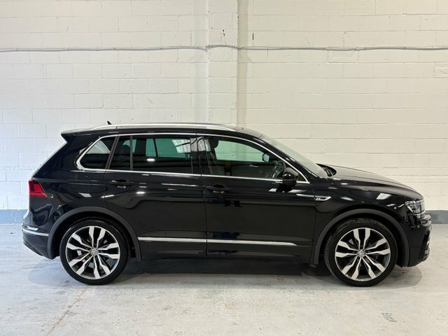 Volkswagen Tiguan 2017 2.0 Tdi Bluemotion Tech R-line Suv LP66RZO Black #6
