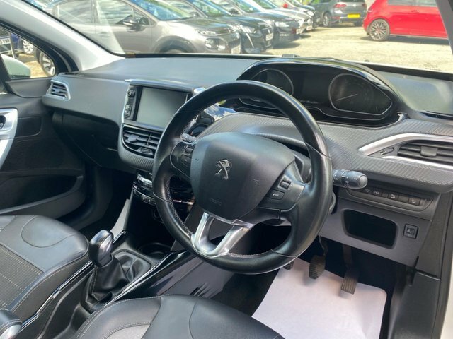 Peugeot 2008 2019 1.2 Puretech Allure Premium Suv Ma White #2