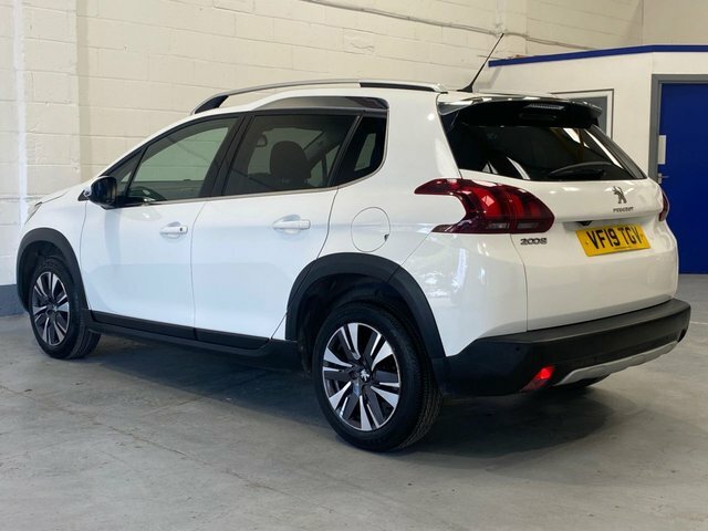 Peugeot 2008 2019 1.2 Puretech Allure Premium Suv Ma White #3