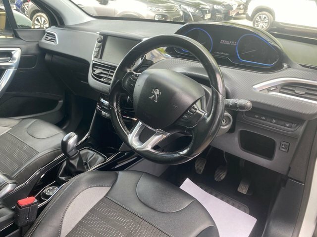 Peugeot 2008 2017 1.2 Puretech Allure Suv Eur White #2