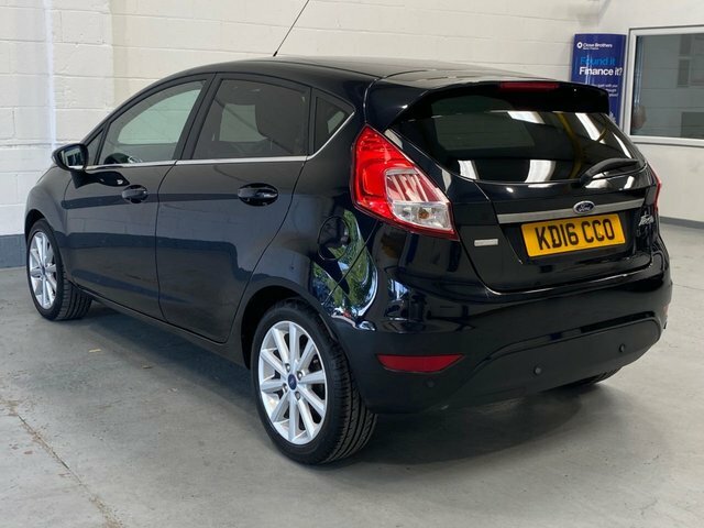 Ford Fiesta 2016 1.0T Ecoboost Titanium Hatchback M Black #3