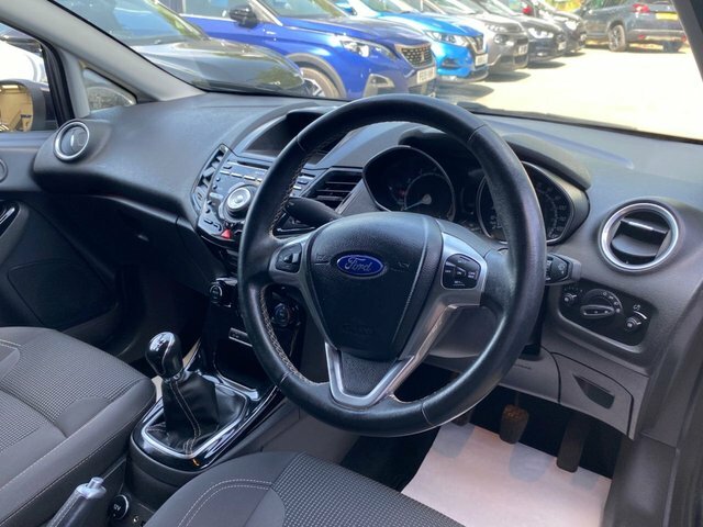 Ford Fiesta 2016 1.0T Ecoboost Titanium Hatchback M Black #2
