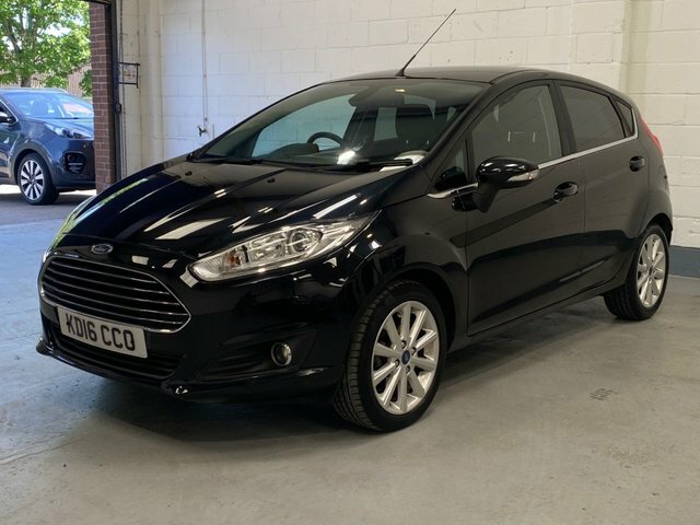 Ford Fiesta 2016 1.0T Ecoboost Titanium Hatchback M Black #4