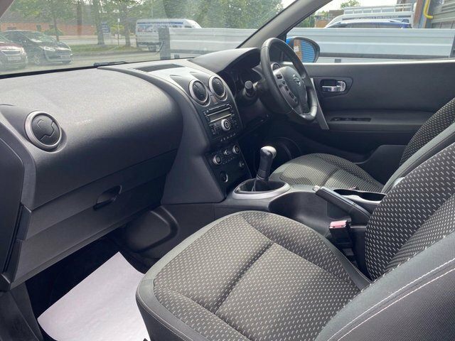 Nissan Qashqai Hatchback Tekna Black #18