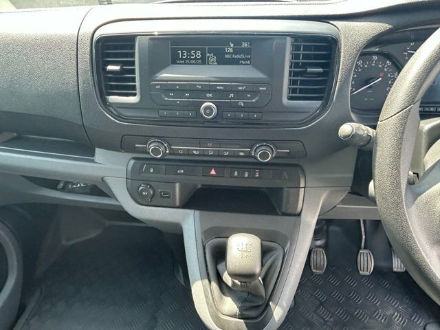 Toyota PROACE 1.5 L 1.5 Bluehdi Active Short Panel Van Diese White #18