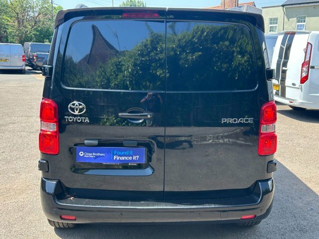 Toyota PROACE 1.5D Active Medium Panel Black #6