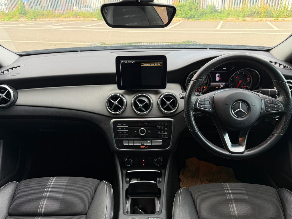 Mercedes-Benz GLA Class 1.6 Urban Edition 7G-dct Euro 6 Ss Black #2