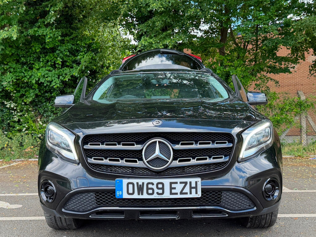 Mercedes-Benz GLA Class Amg Line Grey #8