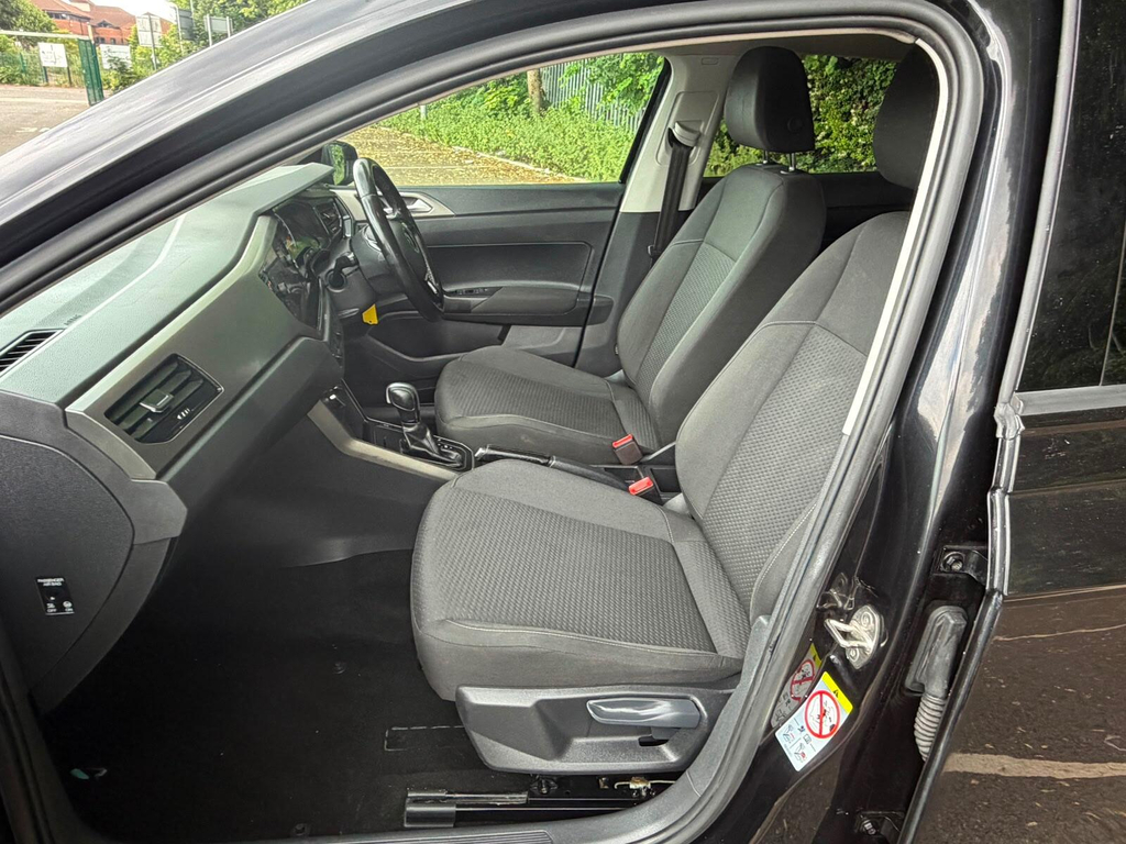 Volkswagen Polo Active Black #48