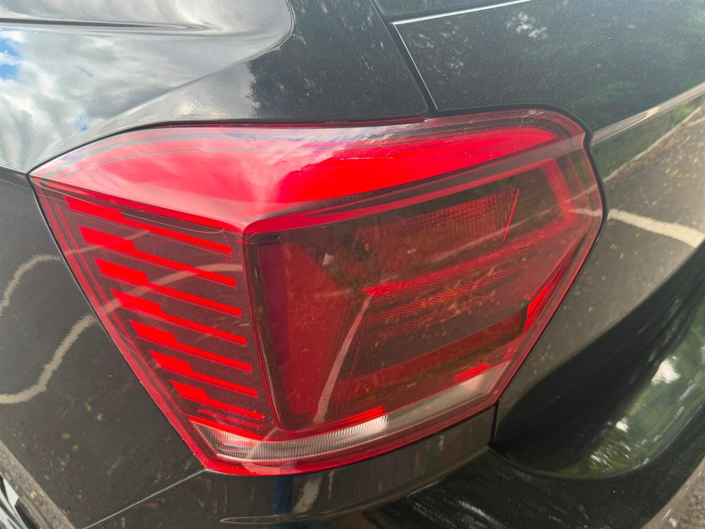 Volkswagen Polo Active Black #50