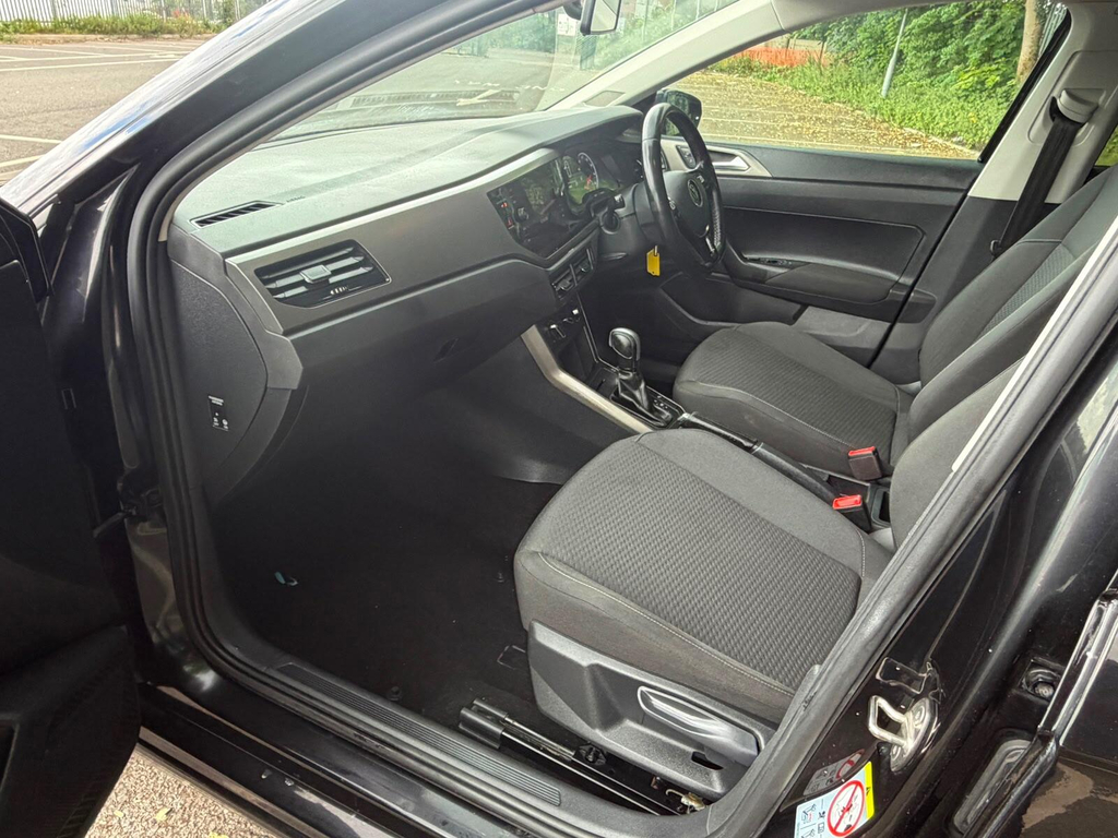 Volkswagen Polo Active Black #47