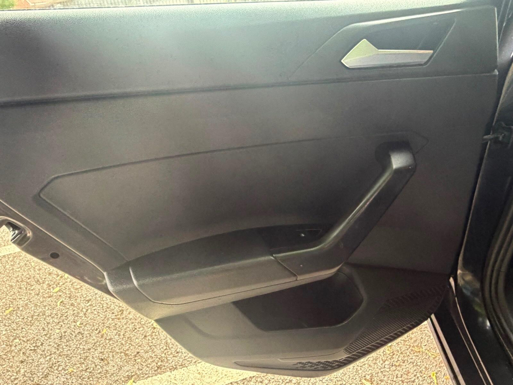 Volkswagen Polo Active Black #35