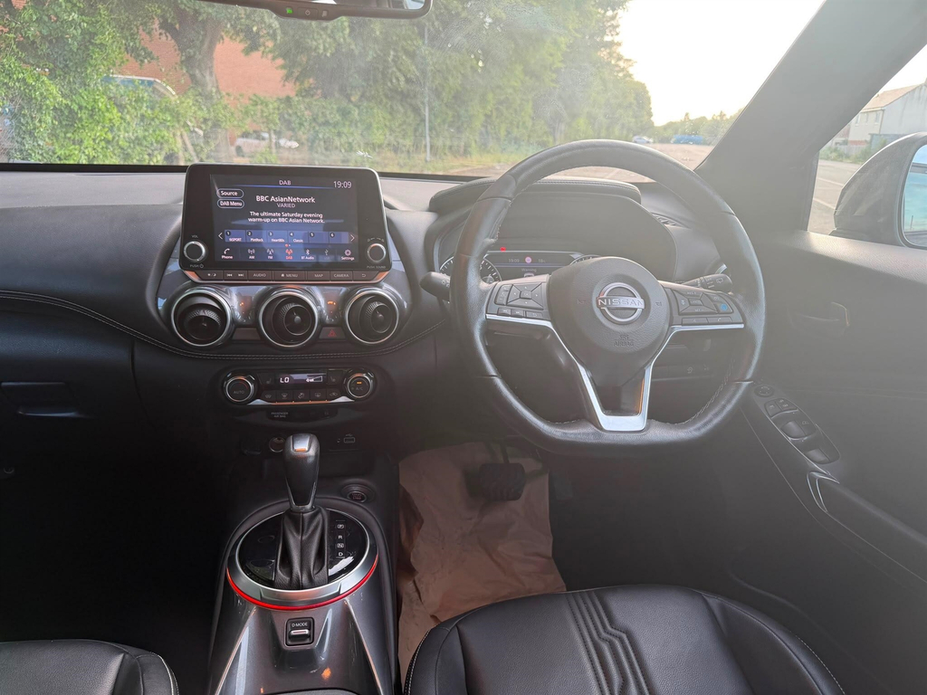 Nissan Juke N-connecta Red #15