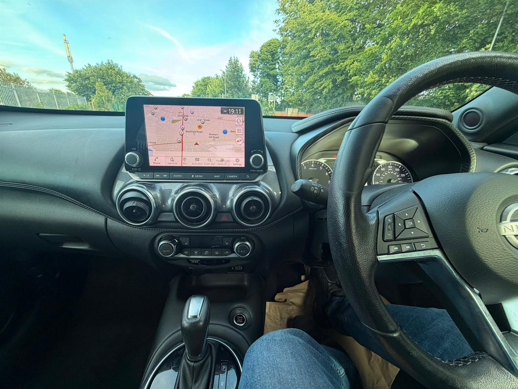 Nissan Juke N-connecta Red #10