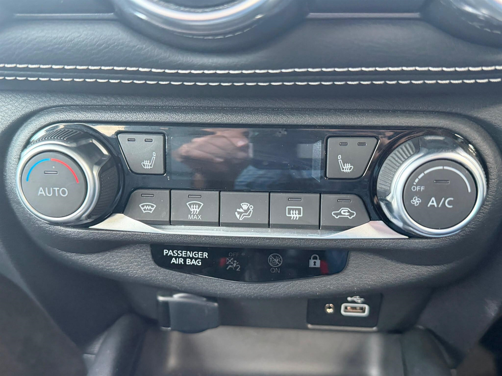Nissan Juke N-connecta Red #26