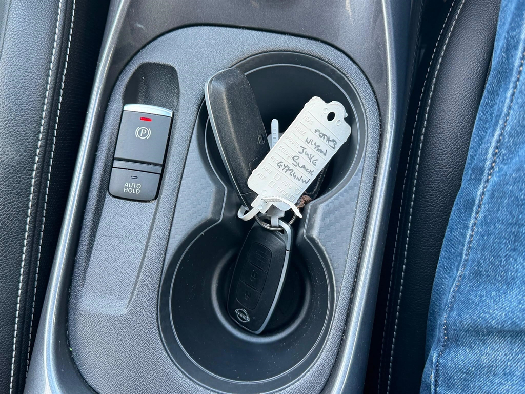 Nissan Juke N-connecta Red #11