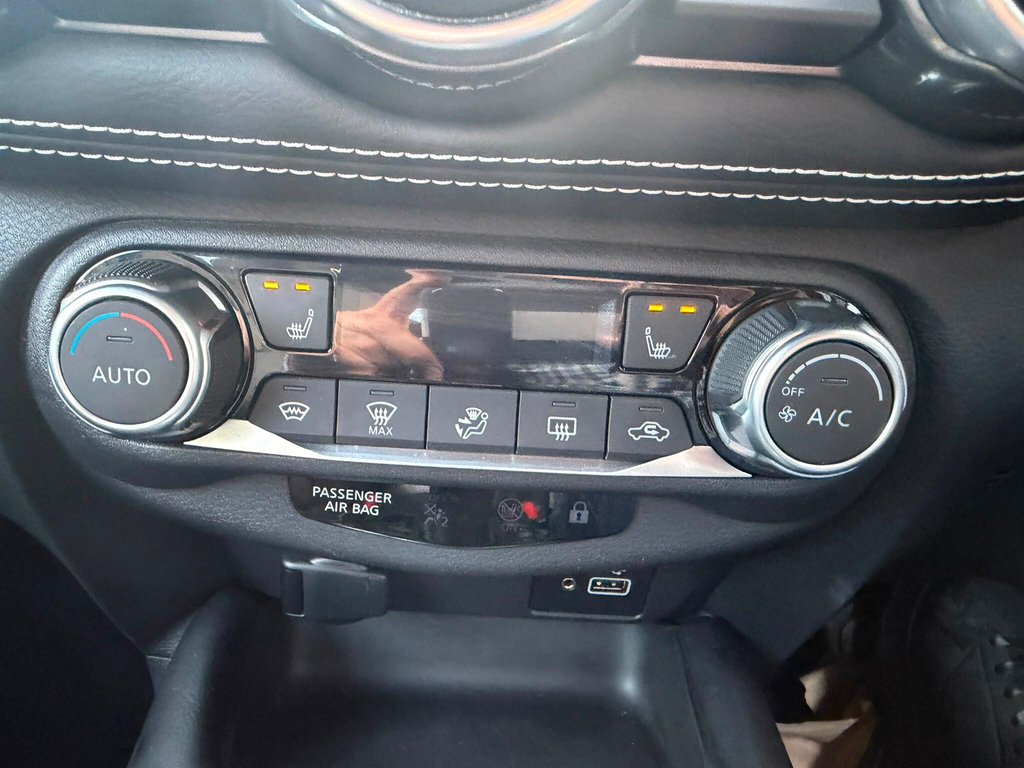 Nissan Juke N-connecta Red #25