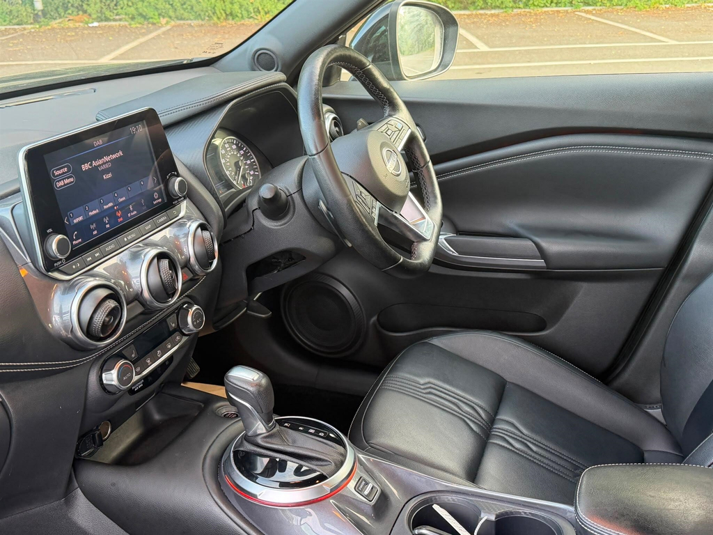 Nissan Juke N-connecta Red #13