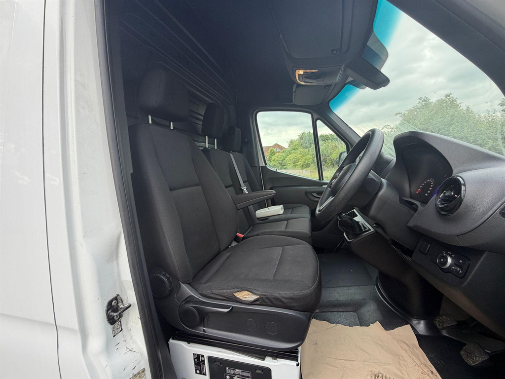 Mercedes-Benz Sprinter Mpv White #6