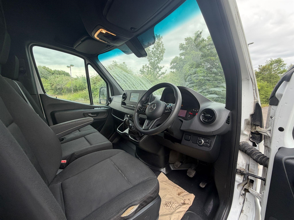 Mercedes-Benz Sprinter Mpv White #4