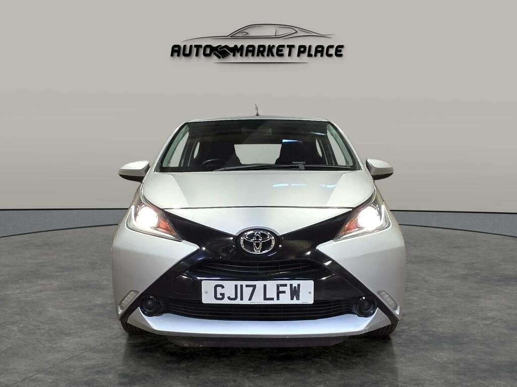 Toyota Aygo 1.0 Vvt-i X-play Euro 6 GJ17LFW Silver #2