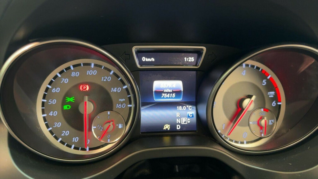 Mercedes-Benz GLA Class Suv White #30