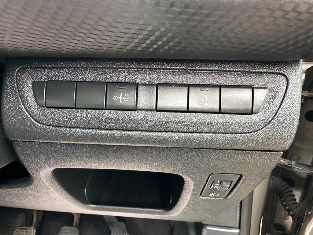 Peugeot 2008 Puretech Active 82 White #15