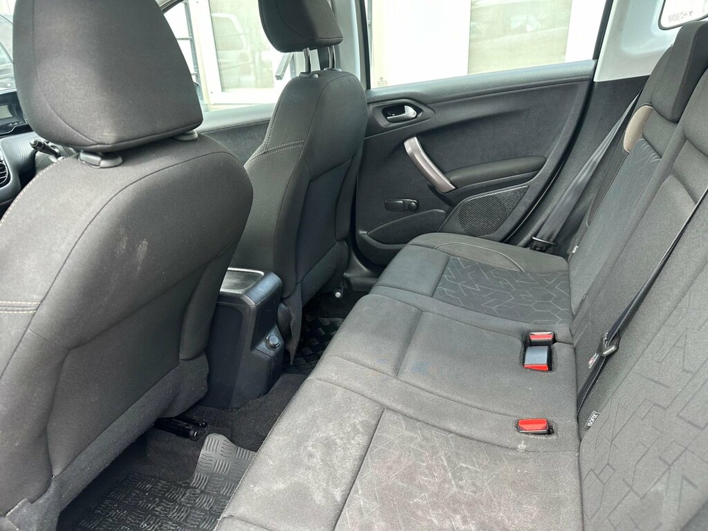 Peugeot 2008 Puretech Active 82 White #35