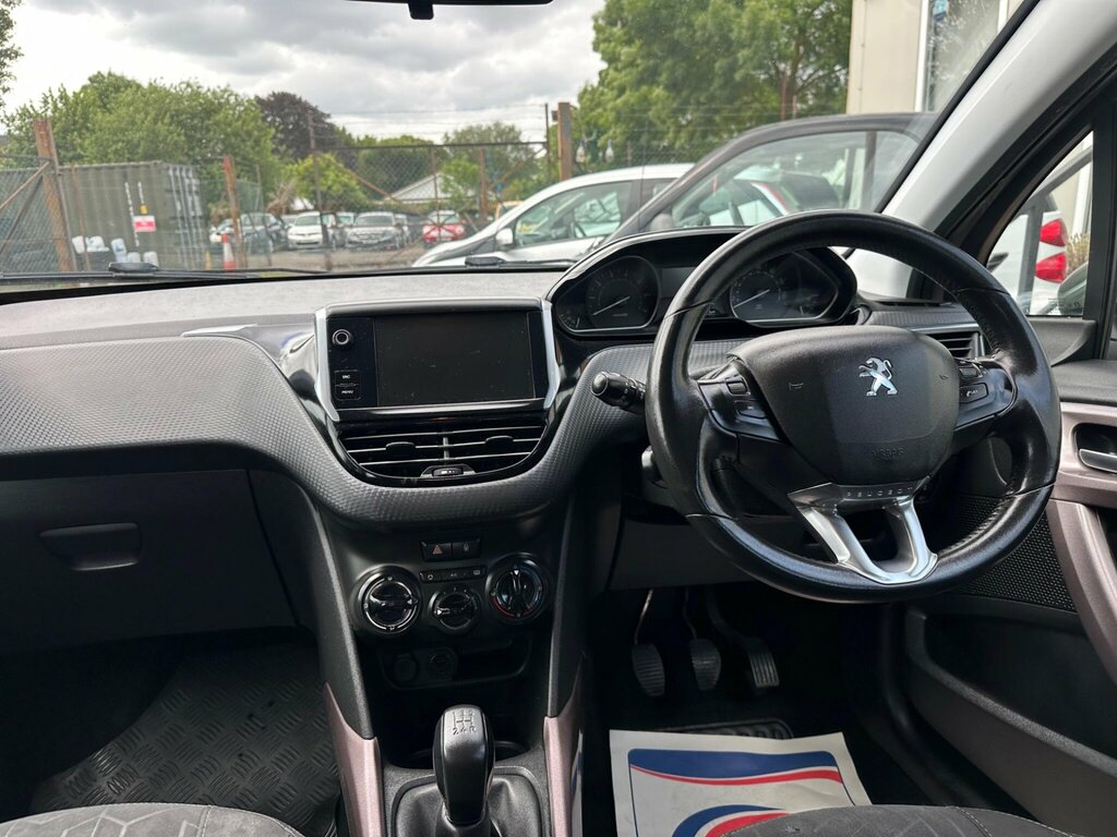 Peugeot 2008 Puretech Active 82 White #31