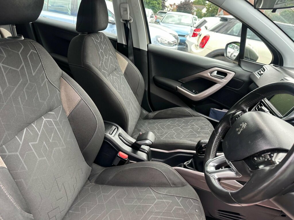 Peugeot 2008 Puretech Active 82 White #24