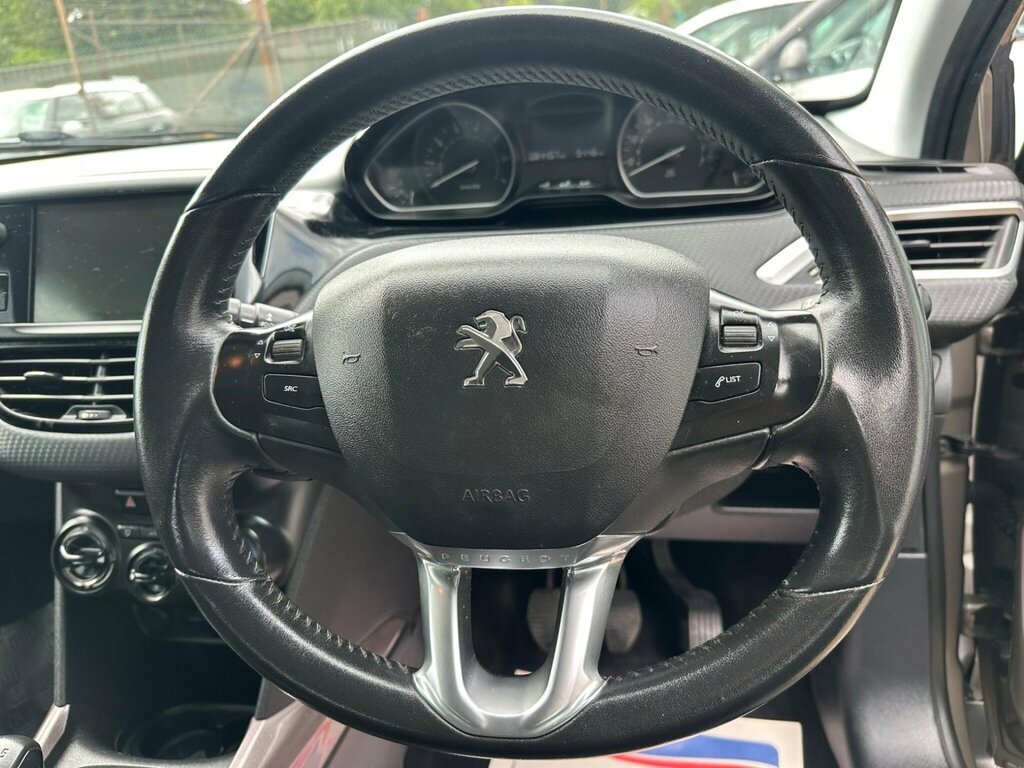 Peugeot 2008 Puretech Active 82 White #49
