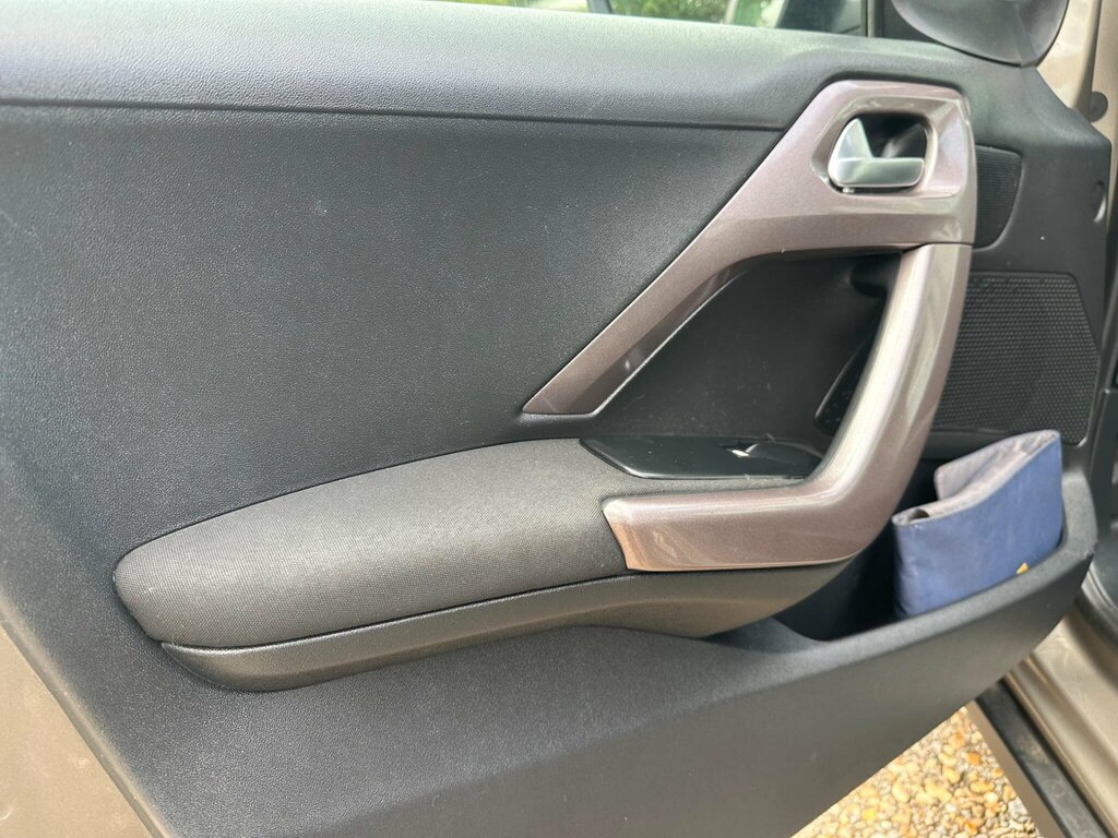 Peugeot 2008 Puretech Active 82 White #40
