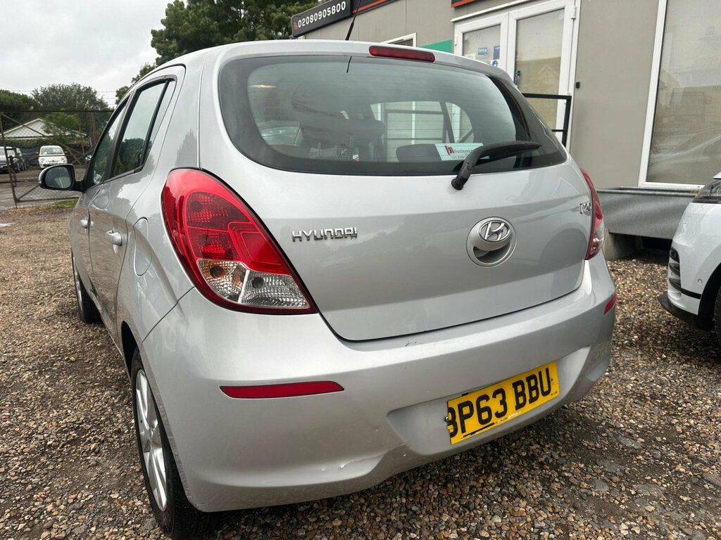 Hyundai I20 Hatchback White #14