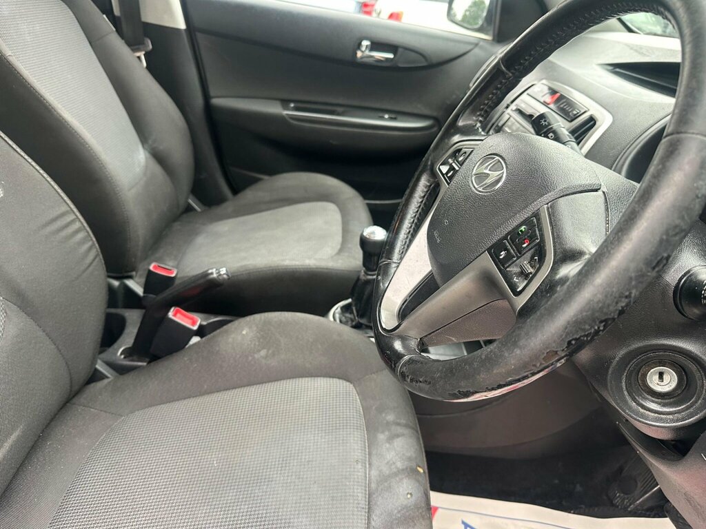 Hyundai I20 Hatchback White #33