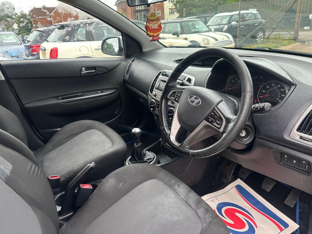 Hyundai I20 Hatchback White #22