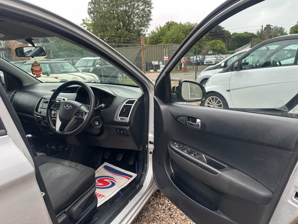 Hyundai I20 Hatchback White #44