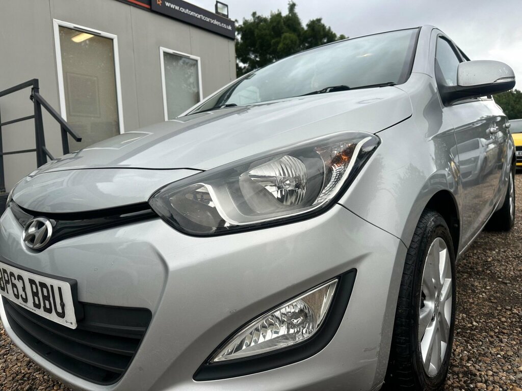 Hyundai I20 Hatchback White #9