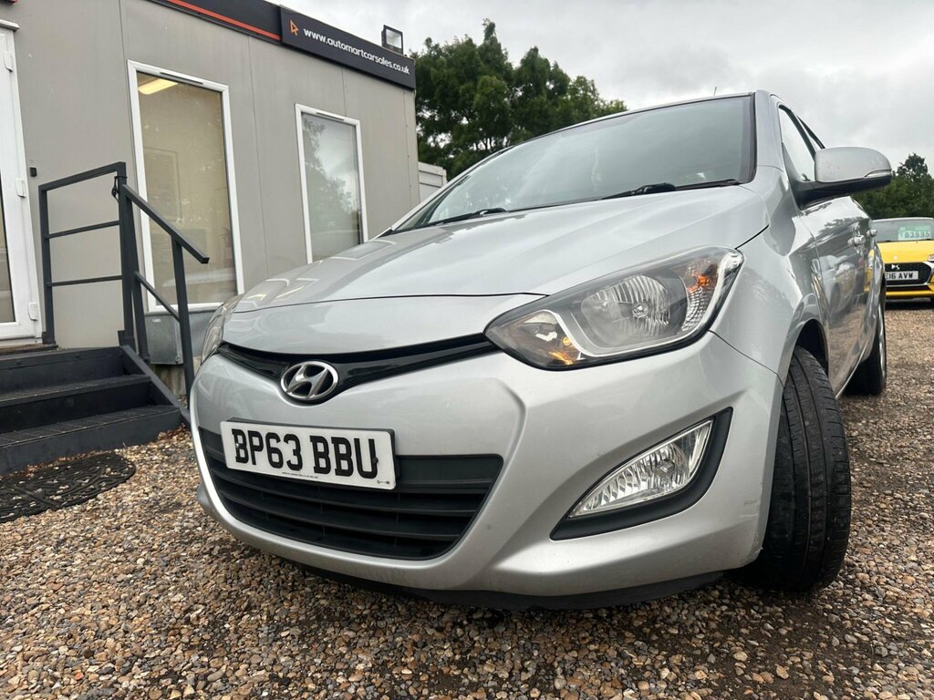 Hyundai I20 Hatchback White #13