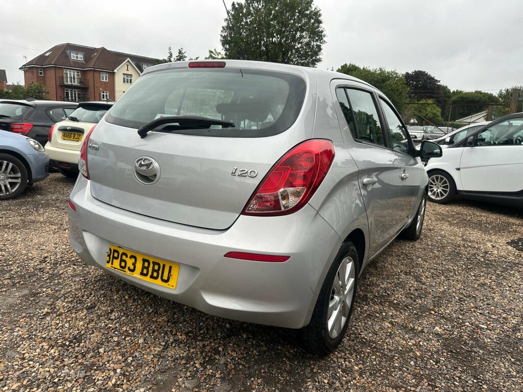 Hyundai I20 Hatchback White #28