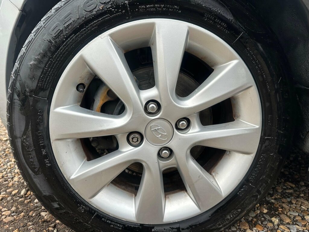 Hyundai I20 Hatchback White #35