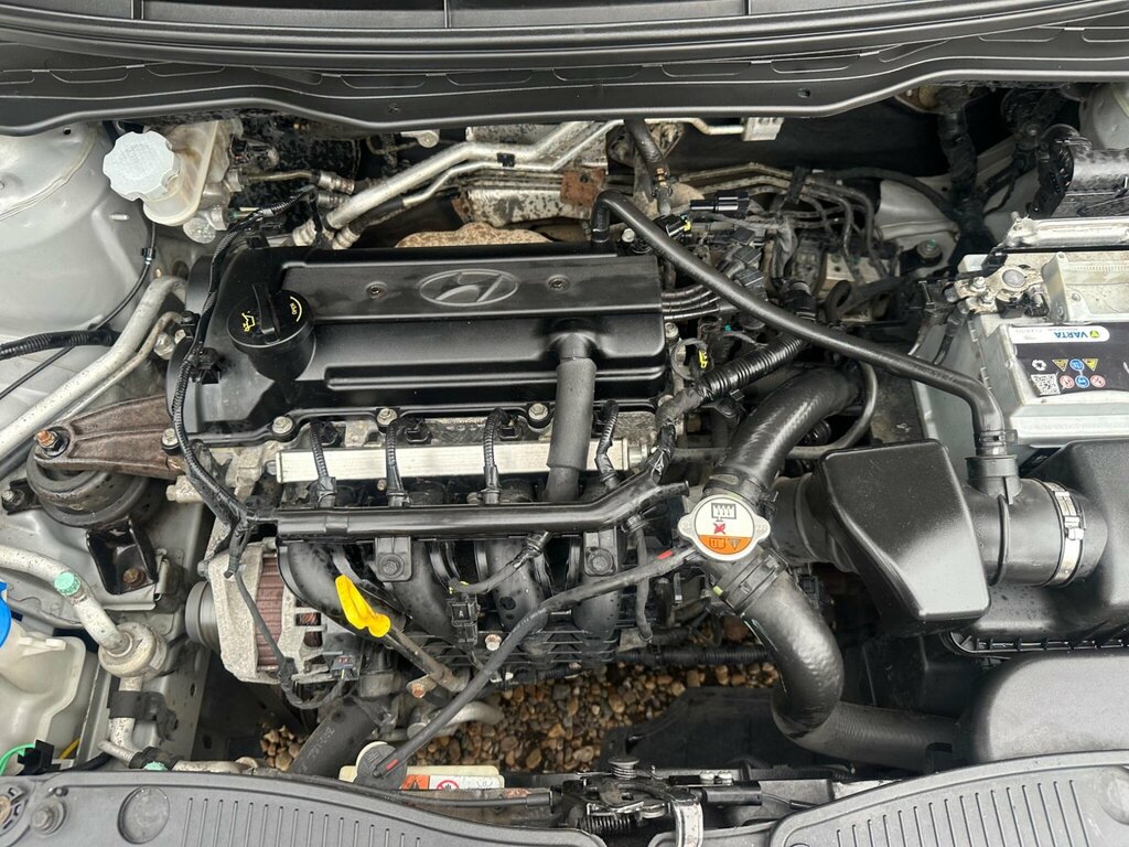 Hyundai I20 Hatchback White #46
