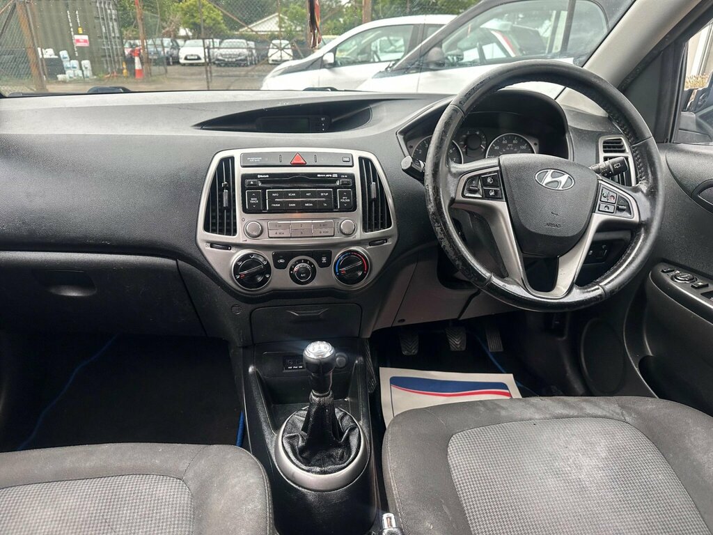 Hyundai I20 Hatchback White #25