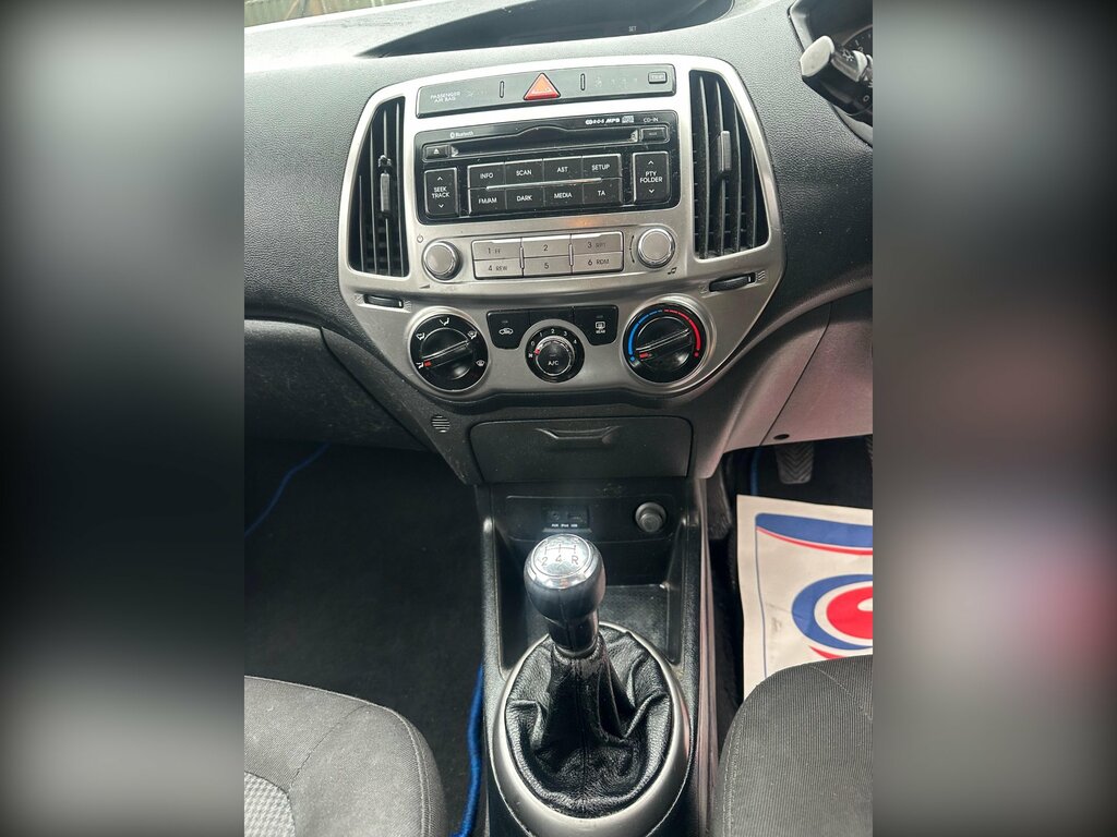 Hyundai I20 Hatchback White #27