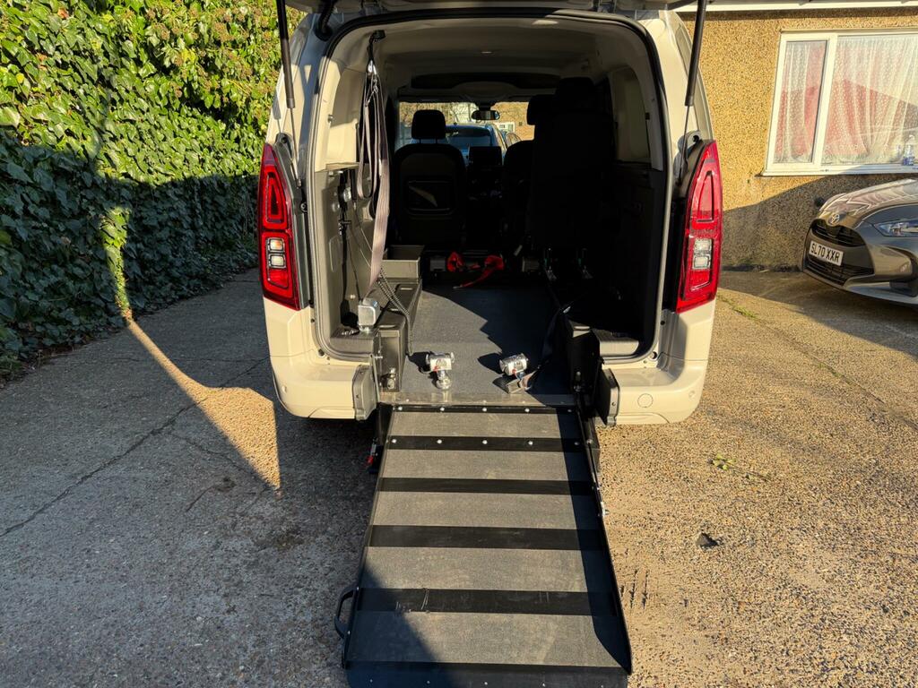 Vauxhall Combo Life Se XL Ss Wav Conversion WP72YYD Grey #2