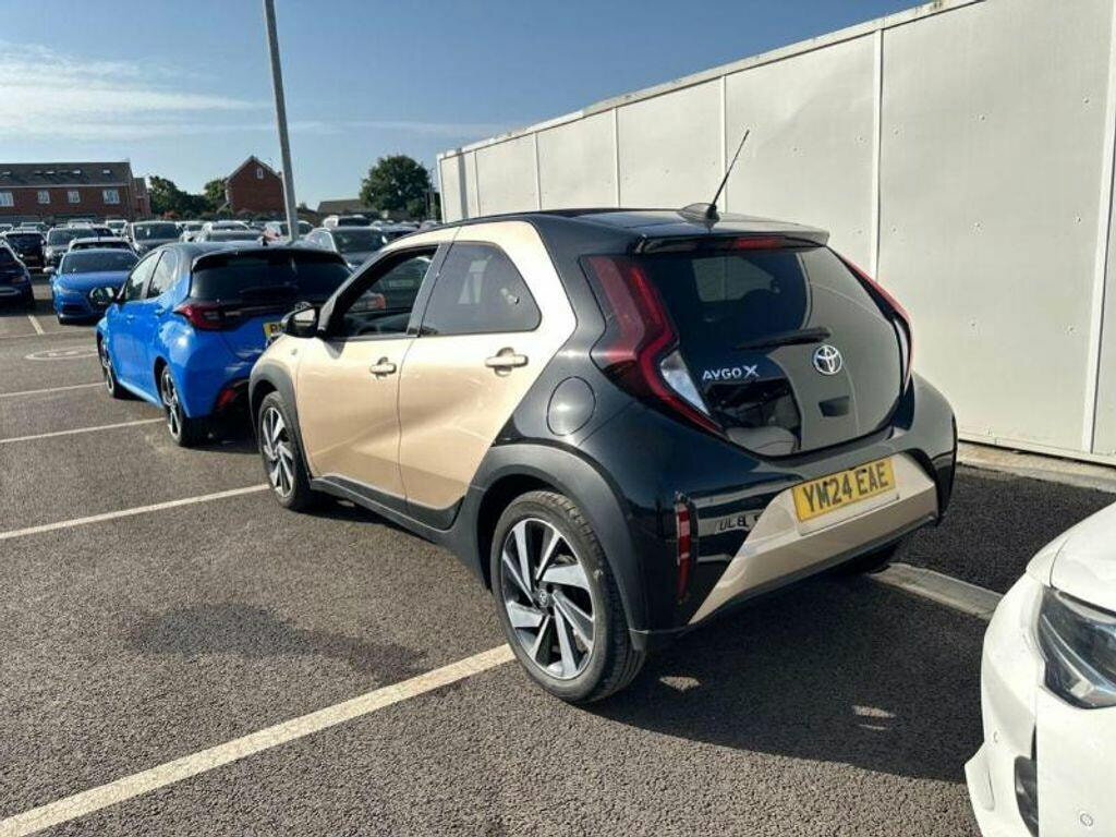 Toyota Aygo X Vvt-i Edge Gold #3